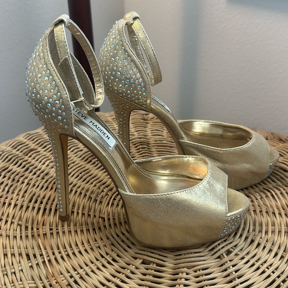 Steve Madden Nairi Heels